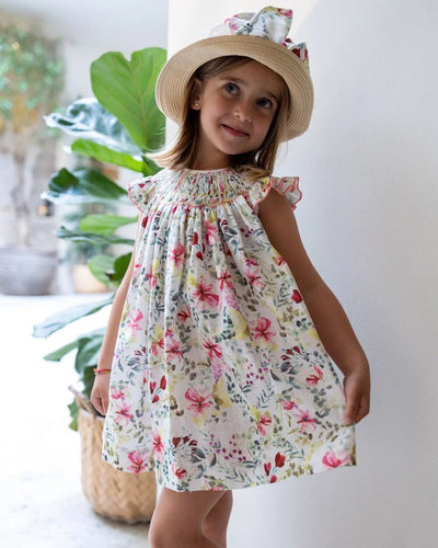 Vestido de lino blanco con estampado de flores